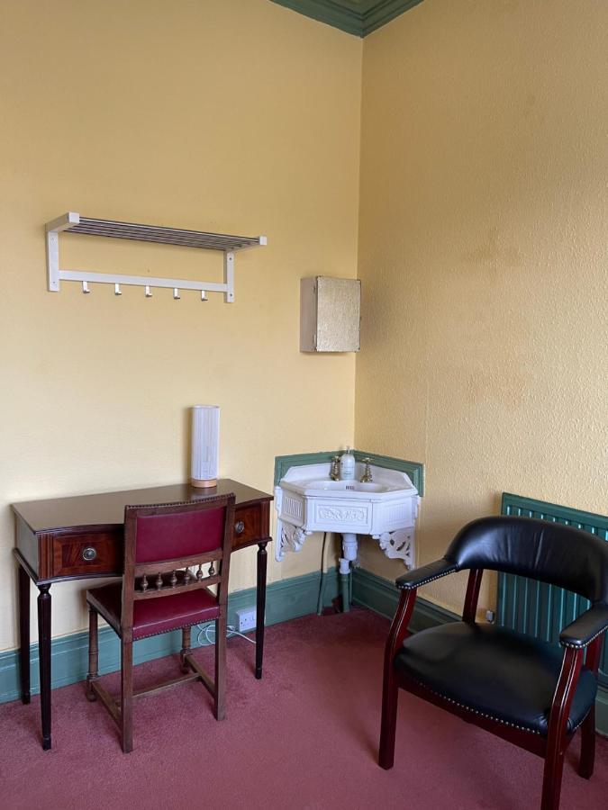 Chimneys Guest House 블랙번 외부 사진