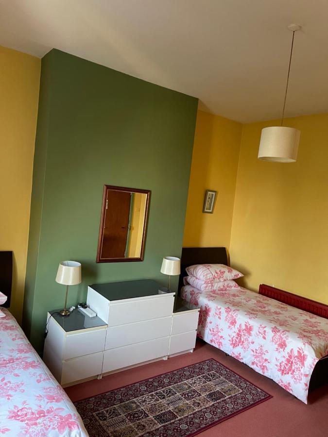 Chimneys Guest House 블랙번 외부 사진