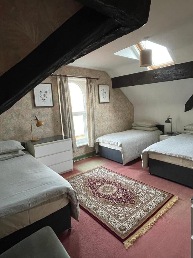 Chimneys Guest House 블랙번 외부 사진