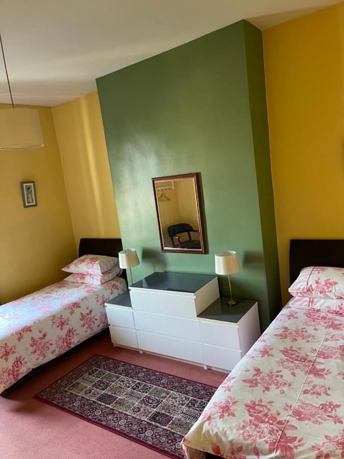 Chimneys Guest House 블랙번 외부 사진