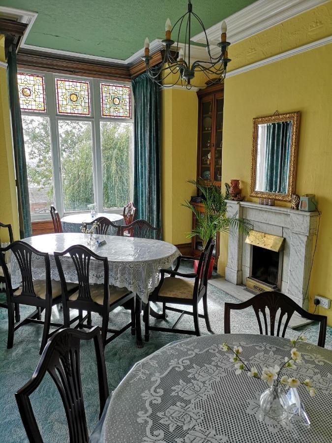 Chimneys Guest House 블랙번 외부 사진
