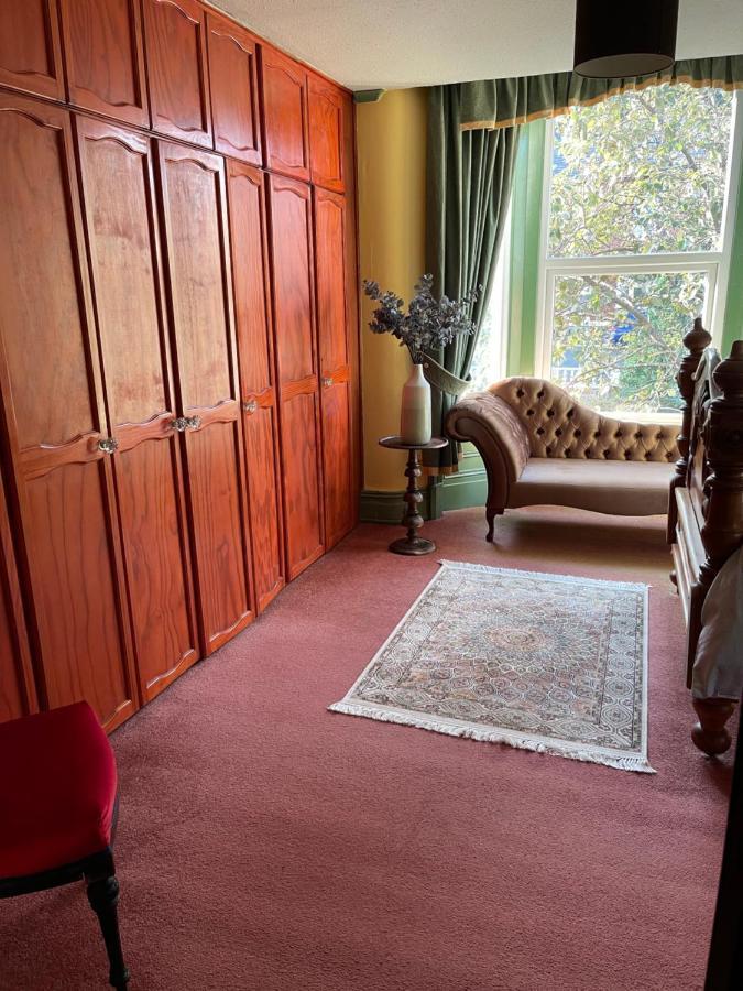 Chimneys Guest House 블랙번 외부 사진