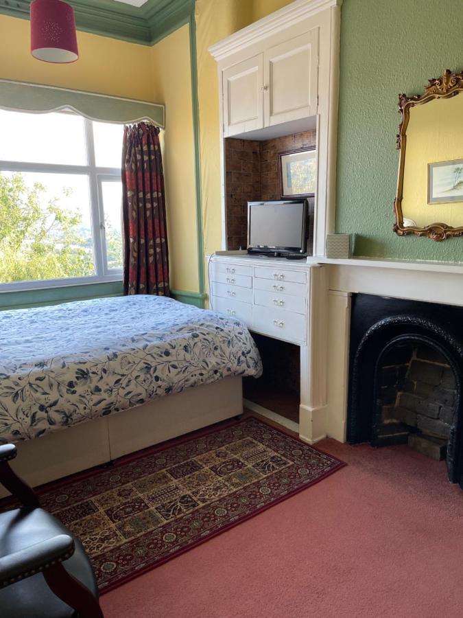 Chimneys Guest House 블랙번 외부 사진
