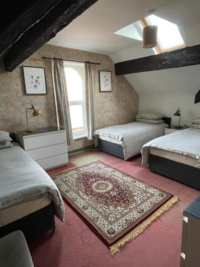 Chimneys Guest House 블랙번 외부 사진