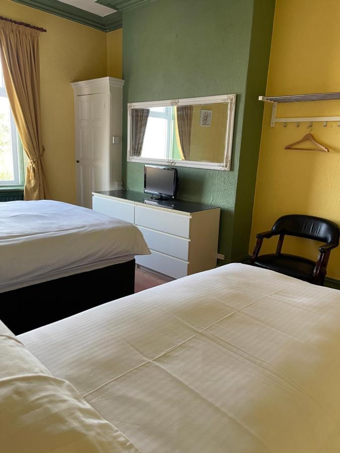 Chimneys Guest House 블랙번 외부 사진