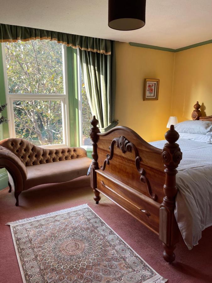 Chimneys Guest House 블랙번 외부 사진