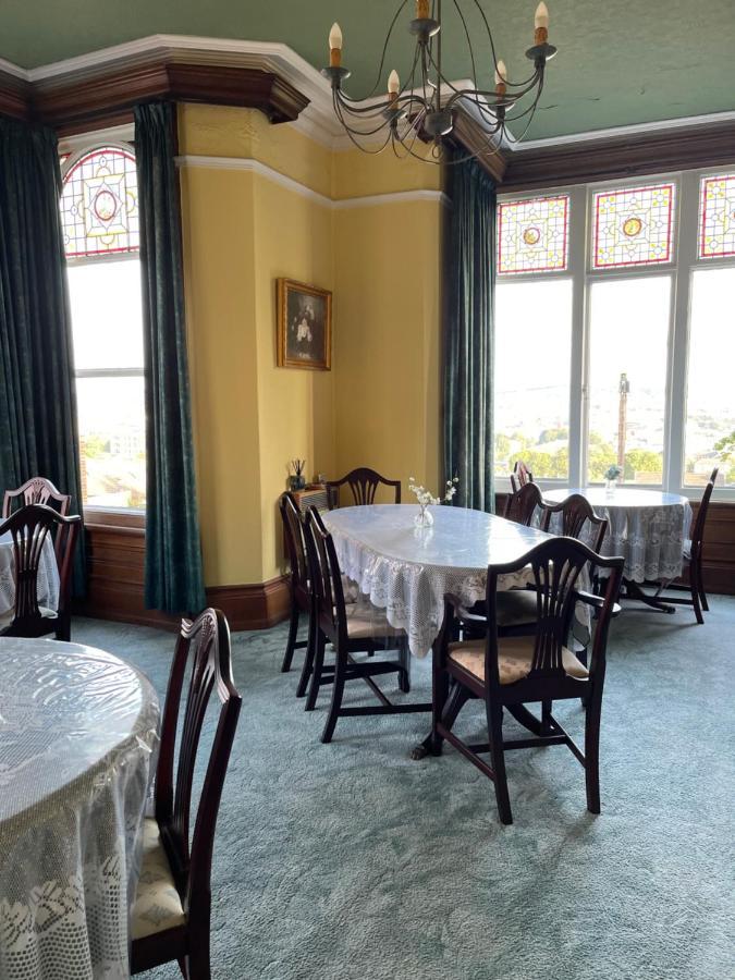 Chimneys Guest House 블랙번 외부 사진