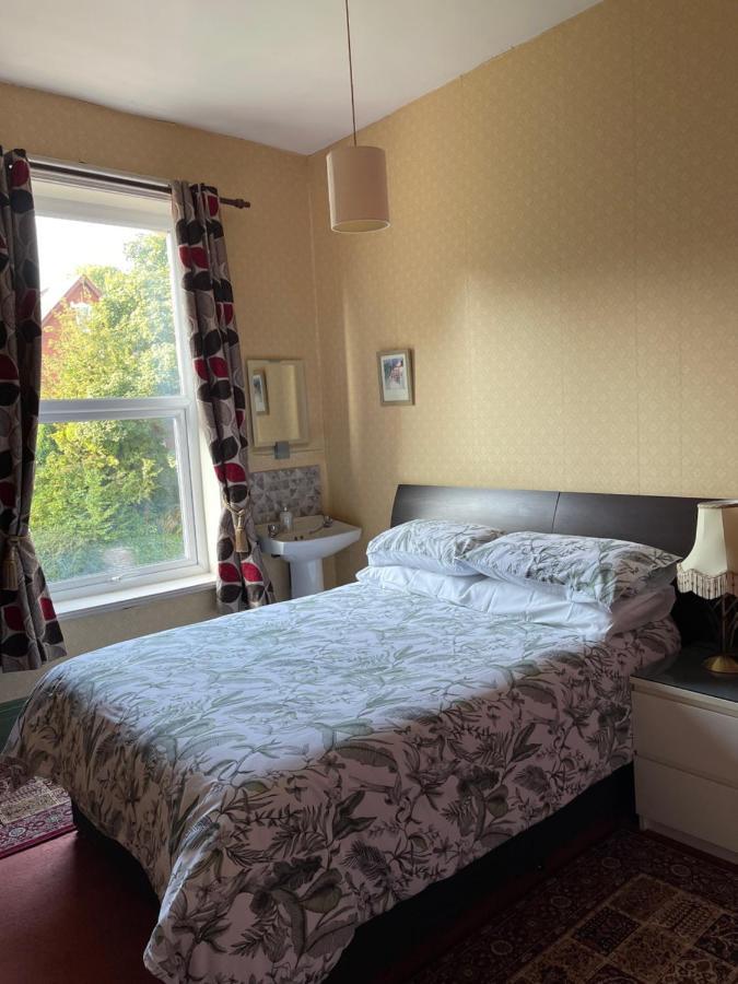 Chimneys Guest House 블랙번 외부 사진