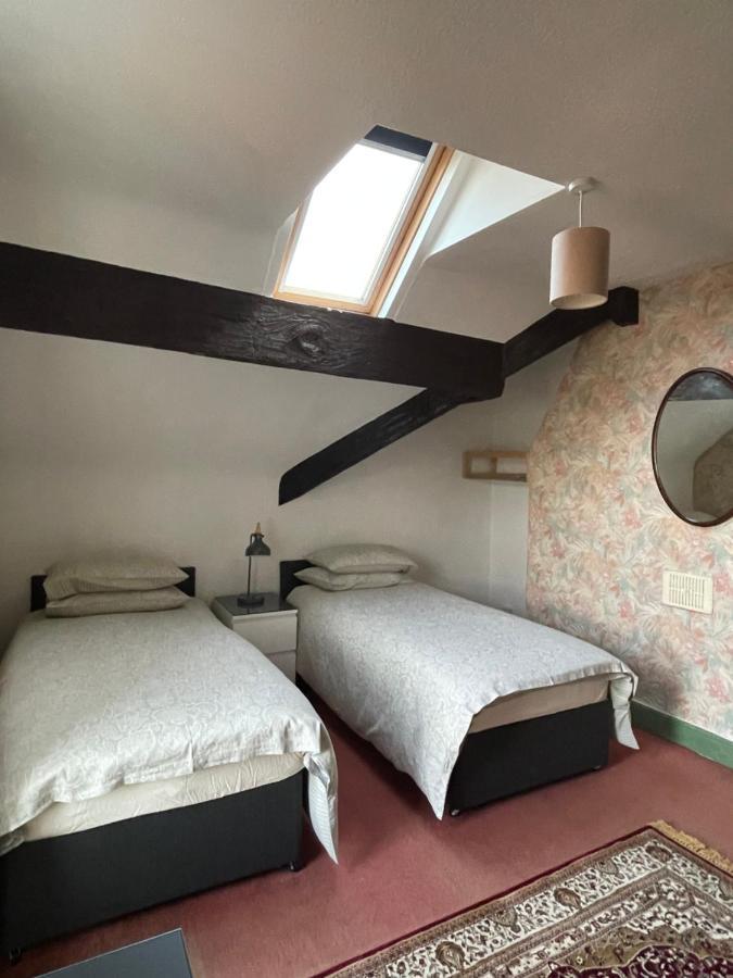 Chimneys Guest House 블랙번 외부 사진