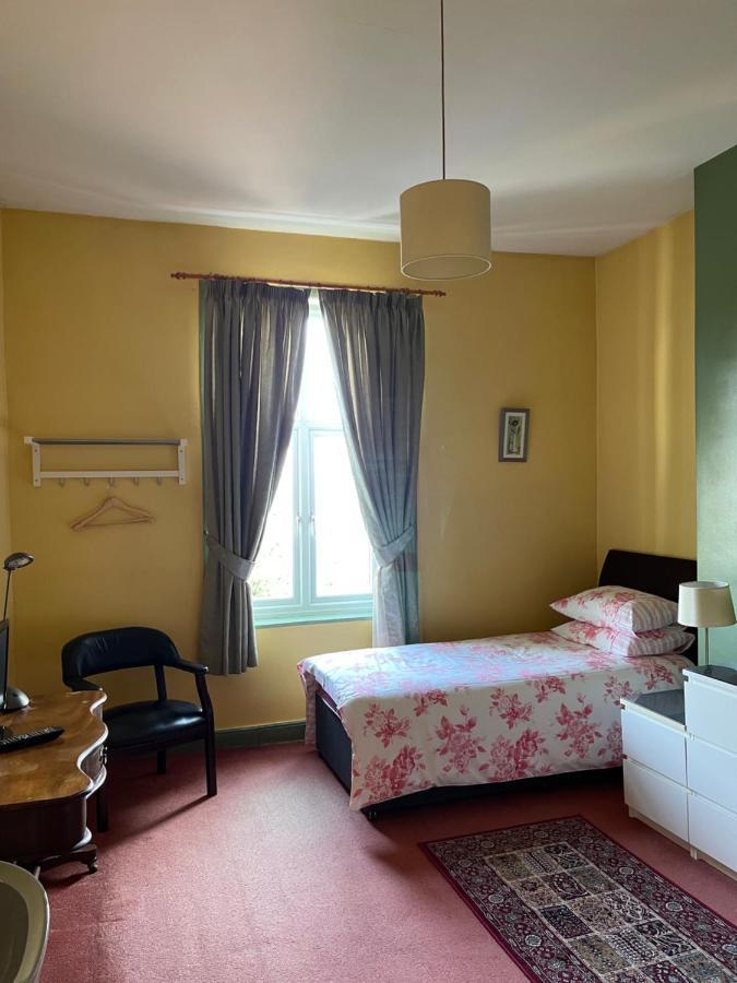 Chimneys Guest House 블랙번 외부 사진