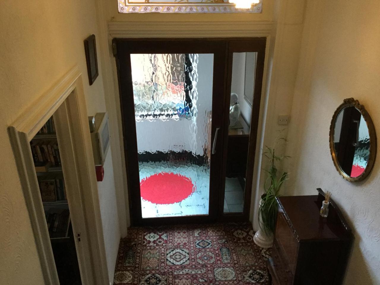 Chimneys Guest House 블랙번 외부 사진